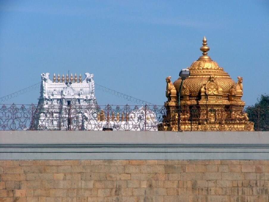  ಜನವರಿ 1,2012ರಂದು 4.23 ಕೋಟಿ ರೂ ಸಂಗ್ರಹವಾದ ದಾಖಲೆ ಕೂಡ ಇದೆ. ಮಂಗಳವಾರ 60,907 ಭಕ್ತರು ವೆಂಕಟೇಶ್ವರನ ದರ್ಶನ ಪಡೆದಿದ್ದರು.