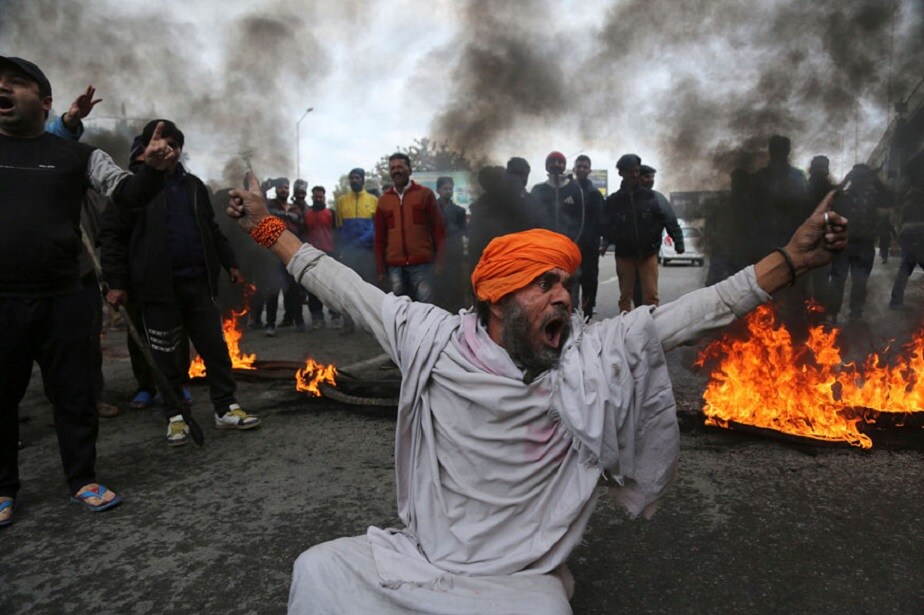 Pulwama Attack Aftermath: Kashmir Burns as Protesters ...