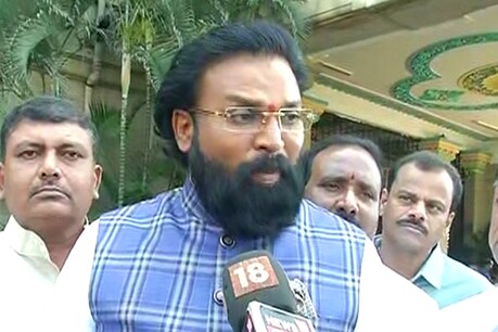‘ಒಂದು ತಿಂಗಳಿನಲ್ಲಿ ಎಲ್ಲಾ ಗುತ್ತಿಗೆ ವೈದ್ಯರನ್ನು ಖಾಯಂ ಮಾಡುವಂತೆ ನಾಳೆಯೇ ಆದೇಶ‘ - ಸಚಿವ ಶ್ರೀರಾಮುಲು ಭರವಸೆ ‘ಒಂದು ತಿಂಗಳಿನಲ್ಲಿ ಎಲ್ಲಾ ಗುತ್ತಿಗೆ ವೈದ್ಯರನ್ನು ಖಾಯಂ ಮಾಡುವಂತೆ ನಾಳೆಯೇ ಆದೇಶ‘ - ಸಚಿವ ಶ್ರೀರಾಮುಲು ಭರವಸೆ