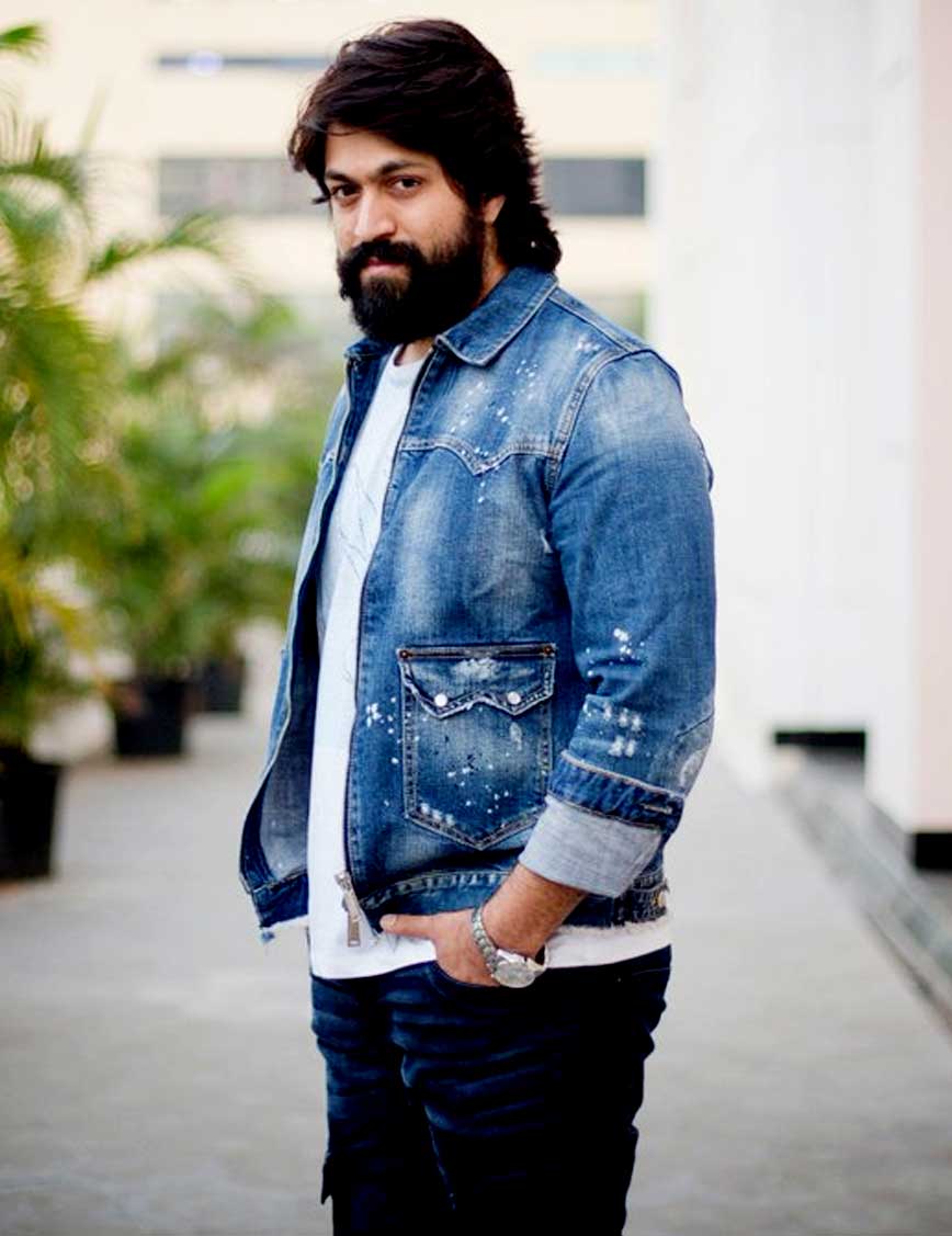 ಅಚ್ಚರಿಎ ಎಂದೆರೆ ಸಿನಿಮಾ ಸೆಟ್ನಲ್ಲಿ ಯಶ್-ರಮ್ಯಾ ಒಬ್ಬರಿಗೊಬ್ಬರು ಮಾತನಾಡಿಕೊಳ್ಳುತ್ತಿರಲಿಲ್ಲ. ಅಷ್ಟೇ ಏಕೆ ಒಬ್ಬರ ಮುಖ ಕಂಡರೆ ಮತ್ತೊಬ್ಬರಿಗೆ ಆಗುತ್ತಿರಲಿಲ್ಲ. ಅಚ್ಚರಿಎ ಎಂದೆರೆ ಸಿನಿಮಾ ಸೆಟ್ನಲ್ಲಿ ಯಶ್-ರಮ್ಯಾ ಒಬ್ಬರಿಗೊಬ್ಬರು ಮಾತನಾಡಿಕೊಳ್ಳುತ್ತಿರಲಿಲ್ಲ. ಅಷ್ಟೇ ಏಕೆ ಒಬ್ಬರ ಮುಖ ಕಂಡರೆ ಮತ್ತೊಬ್ಬರಿಗೆ ಆಗುತ್ತಿರಲಿಲ್ಲ.