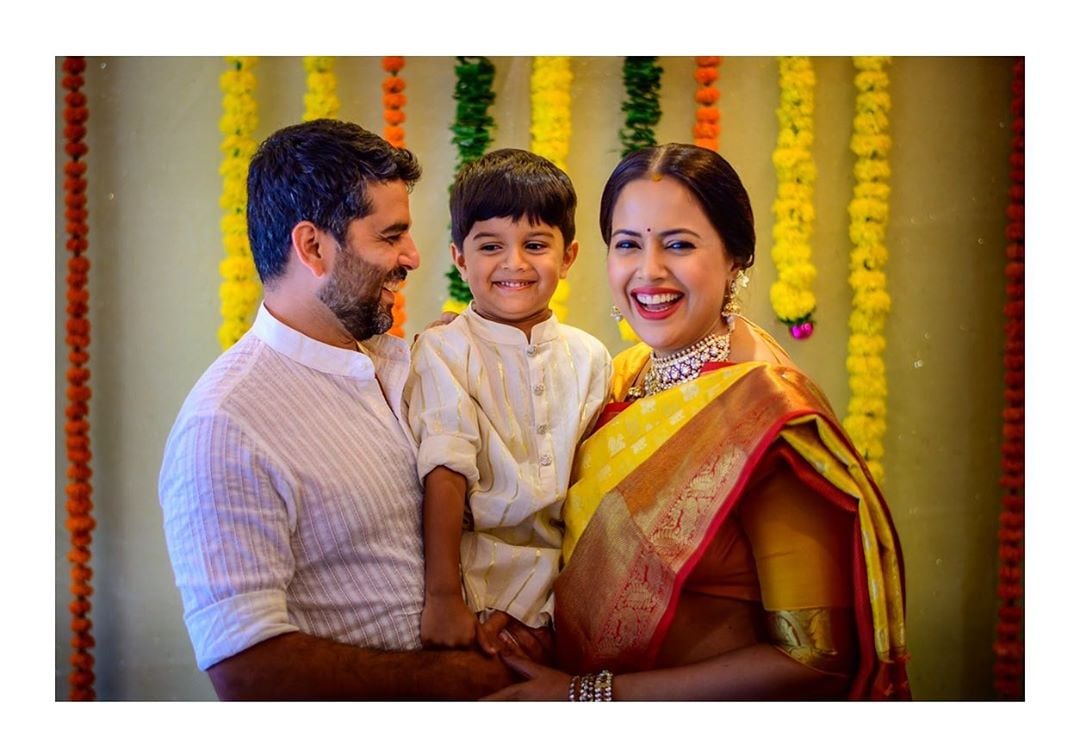 ಗಂಡ ಹಾಗೂ ಮೊದಲ ಮಗನೊಂದಿಗೆ ಸಮೀರಾ ರೆಡ್ಡಿ