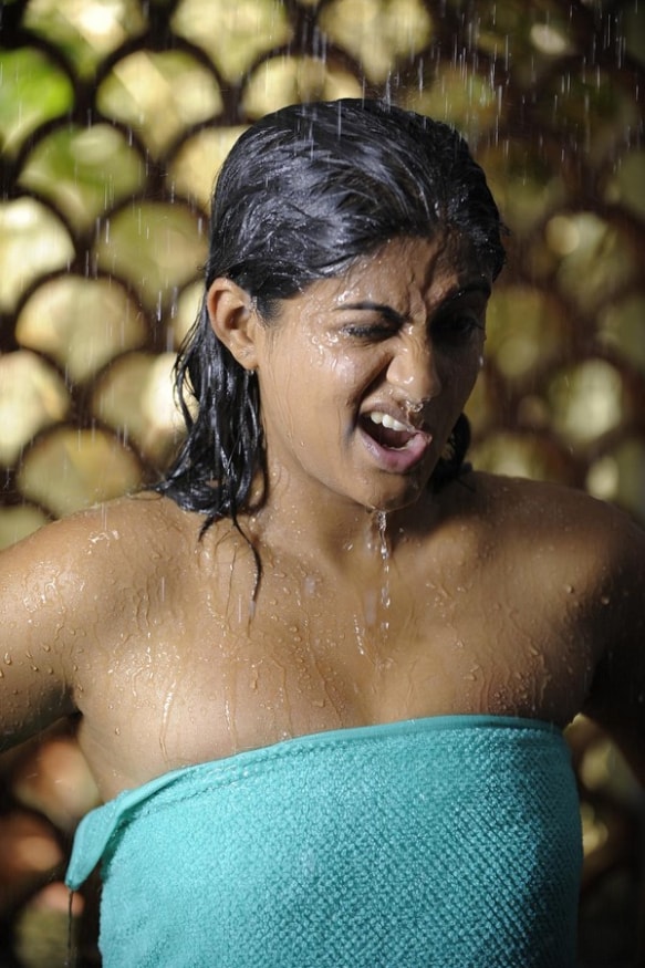 ಮತ್ತೇರಿಸುವ ಲುಕ್ನಲ್ಲಿ ಪ್ರಿಯಾ ಮಣಿ
