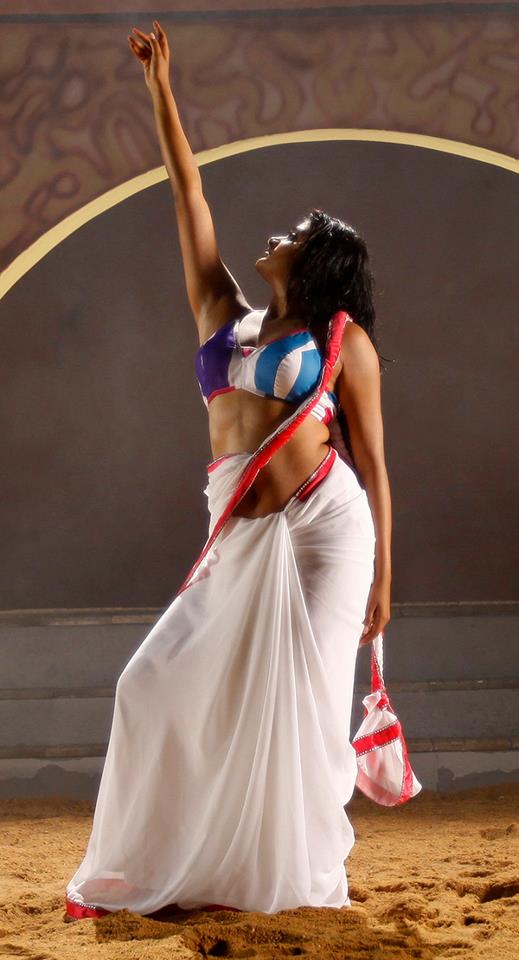 ಮತ್ತೇರಿಸುವ ಲುಕ್ನಲ್ಲಿ ಪ್ರಿಯಾ ಮಣಿ