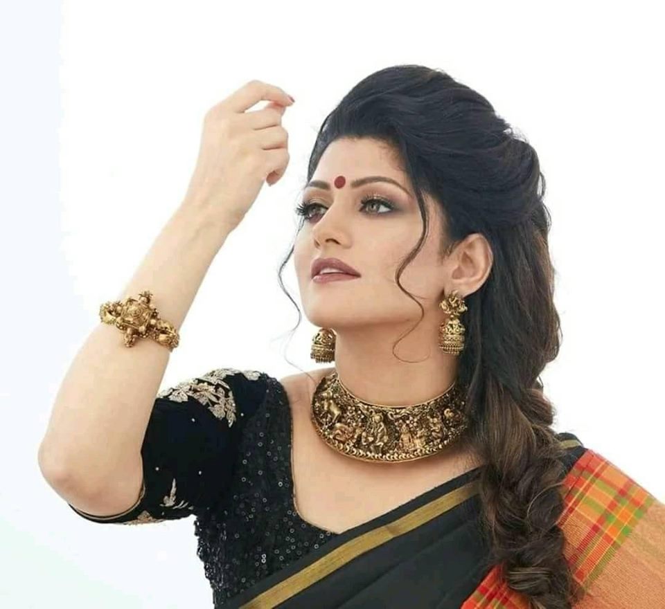 ಪ್ರತಿದಿನ ಪಾತ್ರಕ್ಕಾಗಿ 4 ಗಂಟೆಗಳ ಮೇಕಪ್ ಮಾಡಬೇಕಿತ್ತು. ಇದಕ್ಕಾಗಿಯೇ ಮುಂಬೈಯಿಂದ ಮೇಕಪ್ಮ್ಯಾನ್ರನ್ನು ಕರೆಸಿದ್ದರು. ಪ್ರತಿದಿನ ಪಾತ್ರಕ್ಕಾಗಿ 4 ಗಂಟೆಗಳ ಮೇಕಪ್ ಮಾಡಬೇಕಿತ್ತು. ಇದಕ್ಕಾಗಿಯೇ ಮುಂಬೈಯಿಂದ ಮೇಕಪ್ಮ್ಯಾನ್ರನ್ನು ಕರೆಸಿದ್ದರು.