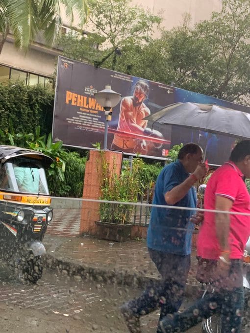 Pailwaan poster in mumbai