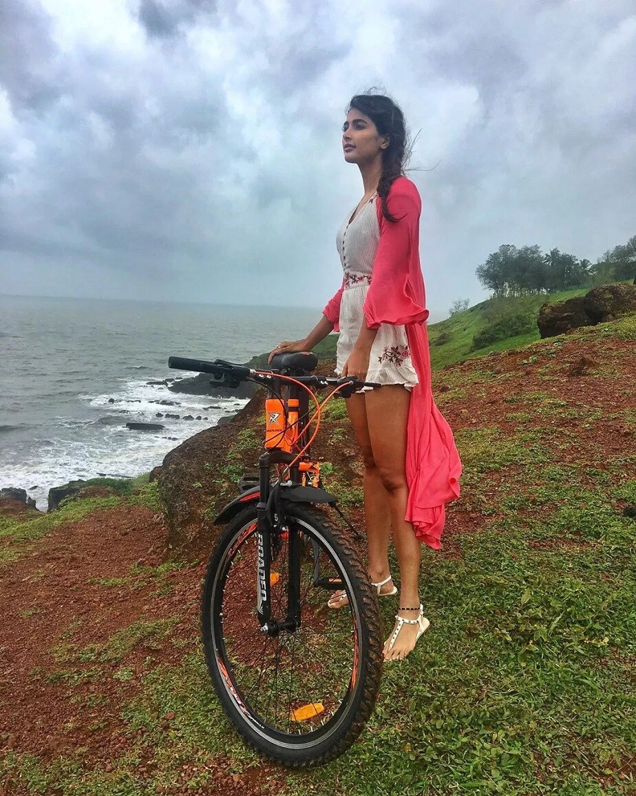 ಹಾಟ್ ಹಾಗೂ ಕ್ಯೂಟ್ ಲುಕ್ನಲ್ಲಿ ಪೂಜಾ ಹೆಗ್ಡೆ
