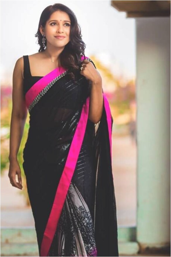 ಹಾಟ್ ಫೋಟೋಶೂಟ್ನಿಂದಲೇ ಬೆಂಕಿ ಹೊತ್ತಿಸುತ್ತಿರುವ ರಶ್ಮಿ ಗೌತಮ್