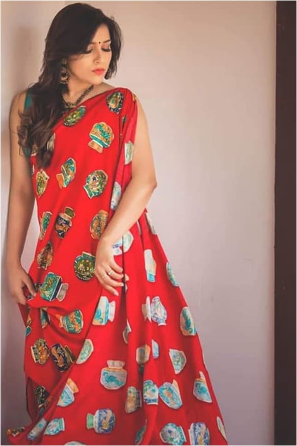 ಹಾಟ್ ಫೋಟೋಶೂಟ್ನಿಂದಲೇ ಬೆಂಕಿ ಹೊತ್ತಿಸುತ್ತಿರುವ ರಶ್ಮಿ ಗೌತಮ್