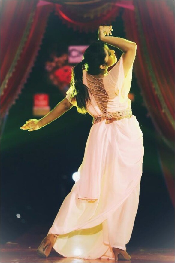 ಹಾಟ್ ಫೋಟೋಶೂಟ್ನಿಂದಲೇ ಬೆಂಕಿ ಹೊತ್ತಿಸುತ್ತಿರುವ ರಶ್ಮಿ ಗೌತಮ್
