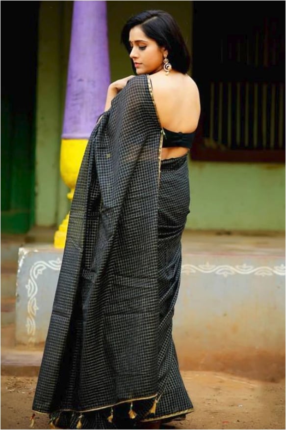 ಹಾಟ್ ಫೋಟೋಶೂಟ್ನಿಂದಲೇ ಬೆಂಕಿ ಹೊತ್ತಿಸುತ್ತಿರುವ ರಶ್ಮಿ ಗೌತಮ್