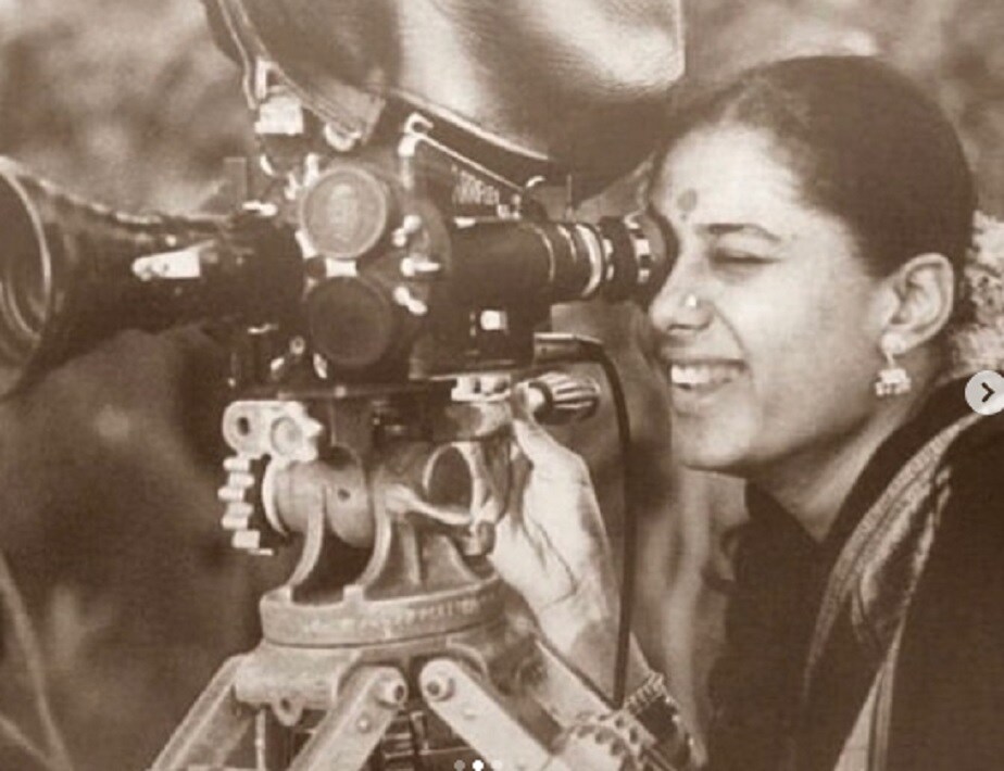 1975ರಲ್ಲಿ ಶ್ಯಾಮ್ ಬೆನಗಲ್ ಅವರ 'ಚರಣ್ದಾಸ್ ಚೋರ್' ಸಿನಿಮಾದ ಮೂಲಕ ಬಣ್ಣದ ಜಗತ್ತಿಗೆ ಕಾಲಿಟ್ಟವರು ಸ್ಮಿತಾ 1975ರಲ್ಲಿ ಶ್ಯಾಮ್ ಬೆನಗಲ್ ಅವರ 'ಚರಣ್ದಾಸ್ ಚೋರ್' ಸಿನಿಮಾದ ಮೂಲಕ ಬಣ್ಣದ ಜಗತ್ತಿಗೆ ಕಾಲಿಟ್ಟವರು ಸ್ಮಿತಾ