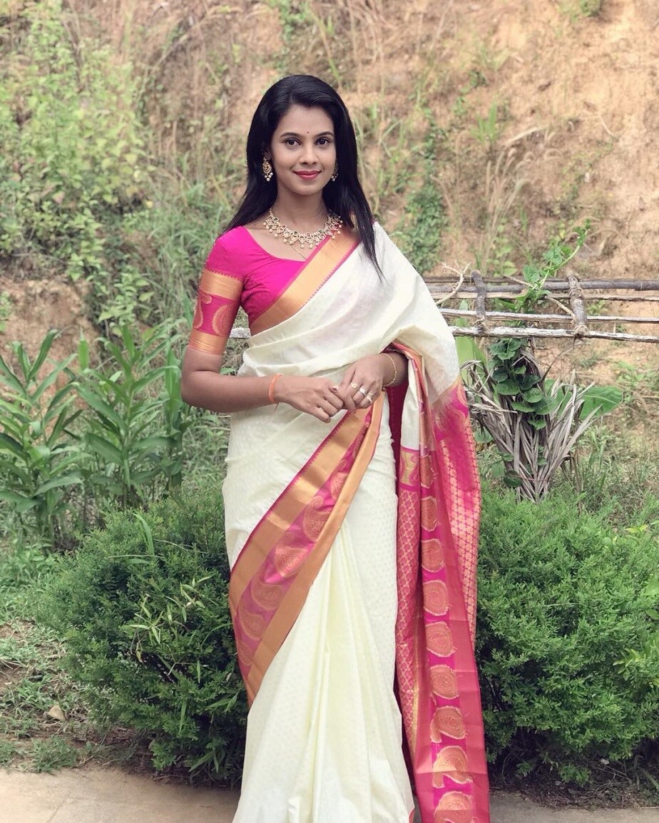 ಐಪಿಎಸ್ ಅಧಿಕಾರಿಯಾಗಬೇಕೆಂಬ ಆಸೆಯಿಂದ ಪರೀಕ್ಷೆ ಬರೆದು ಮೊದಲ ಹಂತ ಪಾಸ್ ಕೂಡ ಆಗಿದ್ದ ಅನುಷಾ ಹೆಗ್ಡೆ ಮಂಗಳೂರಿನಿಂದ ಬೆಂಗಳೂರಿನತ್ತ ಪಯಣ ಬೆಳೆಸಿದರು. ಐಪಿಎಸ್ ಅಧಿಕಾರಿಯಾಗಬೇಕೆಂಬ ಆಸೆಯಿಂದ ಪರೀಕ್ಷೆ ಬರೆದು ಮೊದಲ ಹಂತ ಪಾಸ್ ಕೂಡ ಆಗಿದ್ದ ಅನುಷಾ ಹೆಗ್ಡೆ ಮಂಗಳೂರಿನಿಂದ ಬೆಂಗಳೂರಿನತ್ತ ಪಯಣ ಬೆಳೆಸಿದರು.