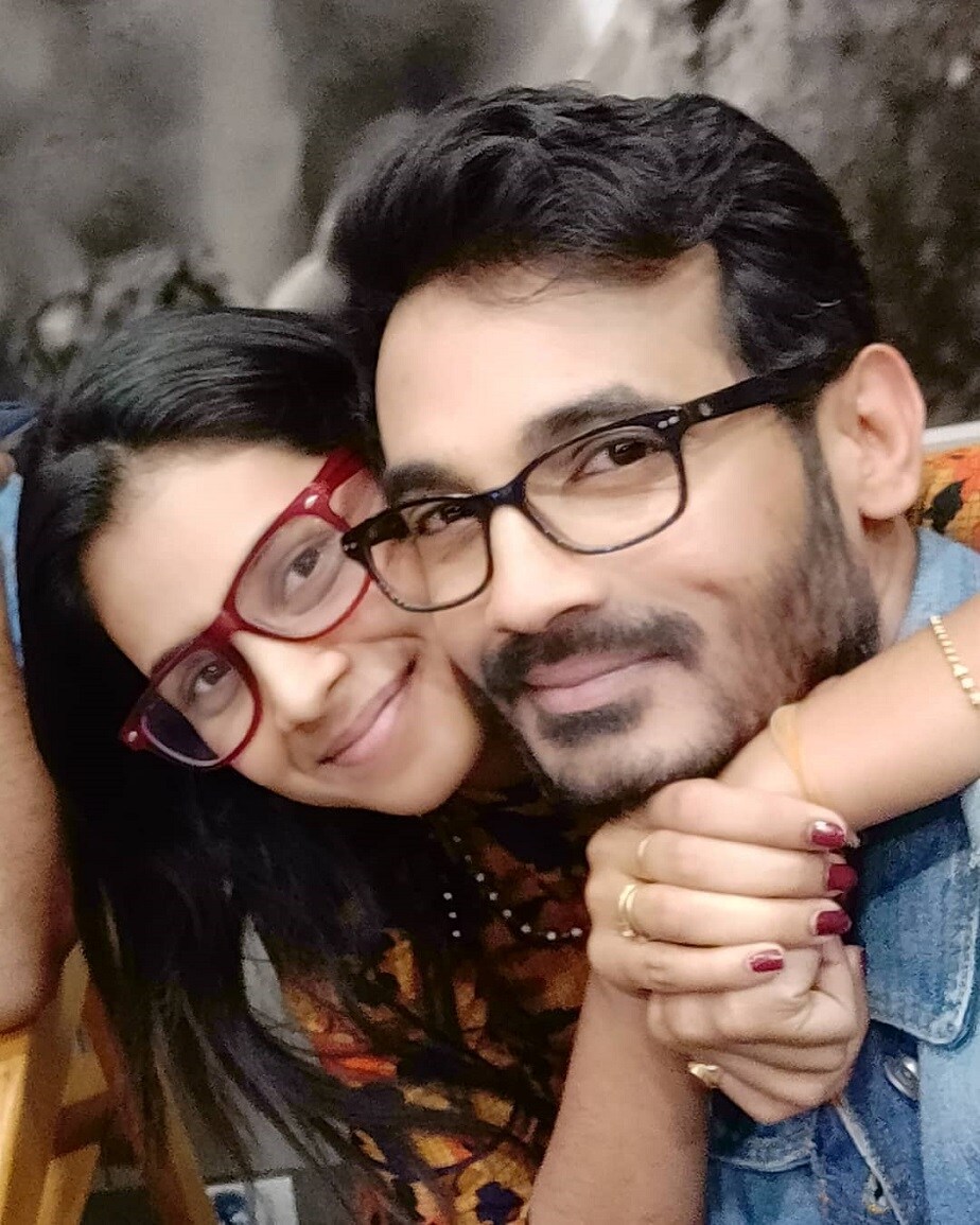 ಪ್ರತಾಪ್ ಸಿಂಗ್ ತೆಲುಗು ಕಿರುತೆರೆಯಲ್ಲಿ ಭಾರೀ ಹೆಸರು ಮಾಡಿದ್ದು, ಇಬ್ಬರೂ ಒಟ್ಟಿಗೇ ಧಾರಾವಾಹಿಯಲ್ಲಿ ನಟಿಸುವಾಗ ಪ್ರೀತಿ ಮೊಳೆತಿತು ಎಂದು ಅನುಷಾ ಹೇಳಿಕೊಂಡಿದ್ದಾರೆ. ಪ್ರತಾಪ್ ಸಿಂಗ್ ತೆಲುಗು ಕಿರುತೆರೆಯಲ್ಲಿ ಭಾರೀ ಹೆಸರು ಮಾಡಿದ್ದು, ಇಬ್ಬರೂ ಒಟ್ಟಿಗೇ ಧಾರಾವಾಹಿಯಲ್ಲಿ ನಟಿಸುವಾಗ ಪ್ರೀತಿ ಮೊಳೆತಿತು ಎಂದು ಅನುಷಾ ಹೇಳಿಕೊಂಡಿದ್ದಾರೆ.
