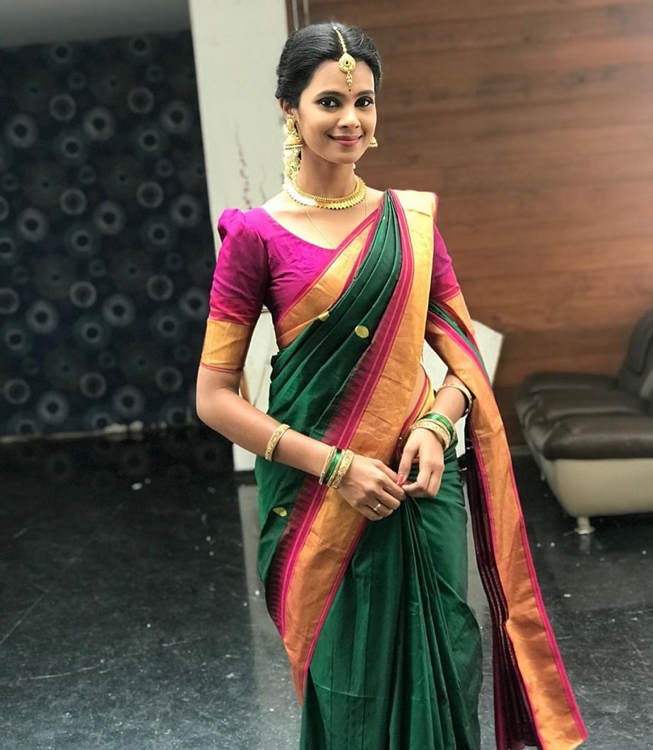 ಅನುಷಾ ಹೆಗ್ಡೆ ತೆಲುಗಿನ 'ಸೂರ್ಯಕಾಂತಂ' ಎಂಬ ಧಾರಾವಾಹಿಯಲ್ಲೂ ಮುಖ್ಯ ಪಾತ್ರ ನಿರ್ವಹಿಸುತ್ತಿದ್ದು, ಟಾಮ್ ಬಾಯ್ ಲುಕ್ನಲ್ಲಿ ಕಾಣಿಸಿಕೊಂಡಿದ್ದಾರೆ. ಅನುಷಾ ಹೆಗ್ಡೆ ತೆಲುಗಿನ 'ಸೂರ್ಯಕಾಂತಂ' ಎಂಬ ಧಾರಾವಾಹಿಯಲ್ಲೂ ಮುಖ್ಯ ಪಾತ್ರ ನಿರ್ವಹಿಸುತ್ತಿದ್ದು, ಟಾಮ್ ಬಾಯ್ ಲುಕ್ನಲ್ಲಿ ಕಾಣಿಸಿಕೊಂಡಿದ್ದಾರೆ.