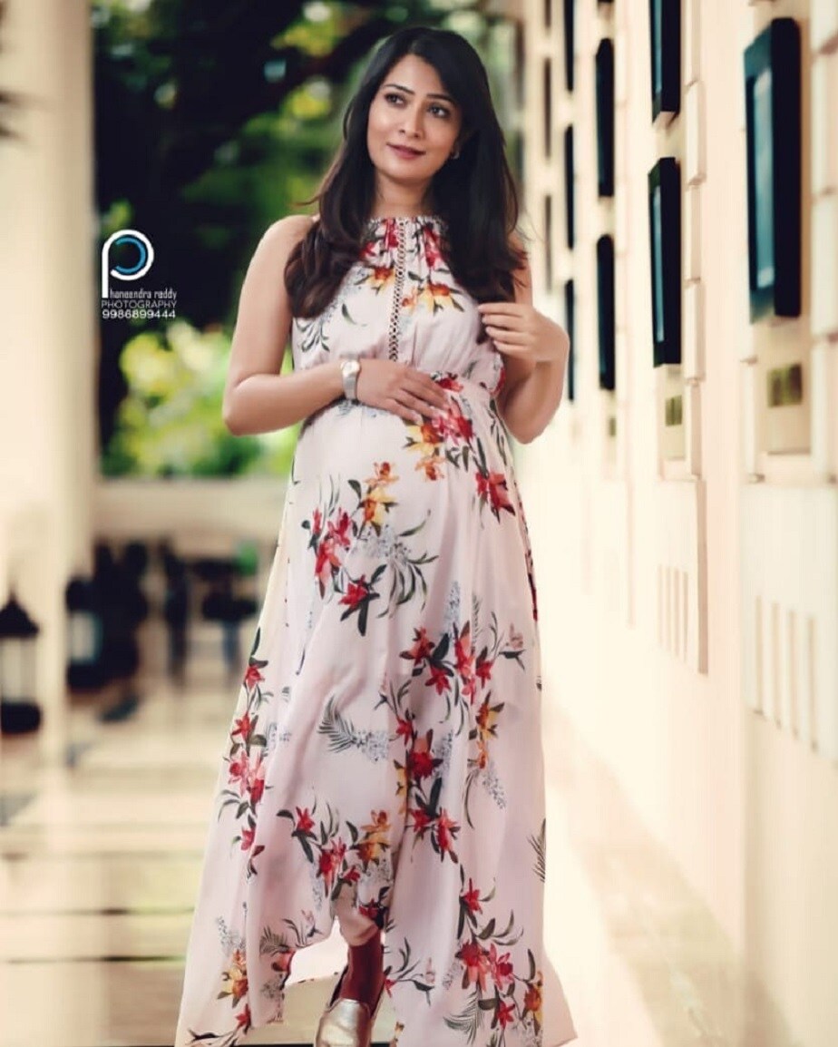 ಸದ್ಯಕ್ಕೆ ಚಿತ್ರರಂಗದಿಂದ ಬ್ರೇಕ್ ತೆಗೆದುಕೊಂಡಿರುವ ರಾಧಿಕಾ ಮಗಳು ಆಯ್ರಾ ಆರೈಕೆ ಮತ್ತು ತನ್ನ ಆರೈಕೆಯಲ್ಲಿ ಬ್ಯುಸಿಯಾಗಿದ್ದಾರೆ. ಸದ್ಯಕ್ಕೆ ಚಿತ್ರರಂಗದಿಂದ ಬ್ರೇಕ್ ತೆಗೆದುಕೊಂಡಿರುವ ರಾಧಿಕಾ ಮಗಳು ಆಯ್ರಾ ಆರೈಕೆ ಮತ್ತು ತನ್ನ ಆರೈಕೆಯಲ್ಲಿ ಬ್ಯುಸಿಯಾಗಿದ್ದಾರೆ.