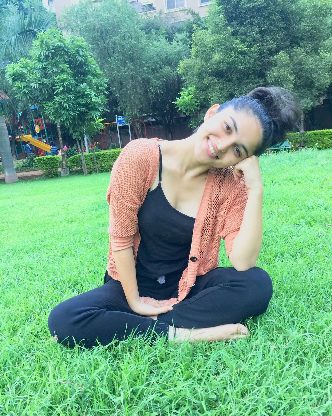 ಇನ್ನು ಮುಗಿಲ್ ಪೇಟೆಯಲ್ಲಿ ಸಾಧುಕೋಕಿಲ, ಶೋಭರಾಜ್, ರಂಗಾಯಣ ರಘು, ಅವಿನಾಶ್ ಮುಂತಾದವರು ಪೋಷಕ ಪಾತ್ರಗಳಲ್ಲಿ ಬಣ್ಣ ಹಚ್ಚಲಿದ್ದಾರೆ.