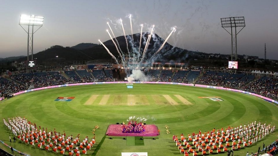  ಈ ಶತಕದ ದಾಖಲೆಯನ್ನು ಐಪಿಎಲ್​ನಲ್ಲಿ ಈವರೆಗೆ ಯಾರೂ ಬ್ರೇಕ್ ಮಾಡಲು ಸಾಧ್ಯವಾಗಿಲ್ಲ. ಹಾಗಾದ್ರೆ ಈ ಬಾರಿ ಈ ದಾಖಲೆ ಪುಡಿಮಾಡಿ ಇತಿಹಾಸ ಸೃಷ್ಟಿಸಬಹುದಾದ ಆಟಗಾರ ಯಾರು ಎಂಬುವುದನ್ನು ನೋಡುವುದಾದರೆ…