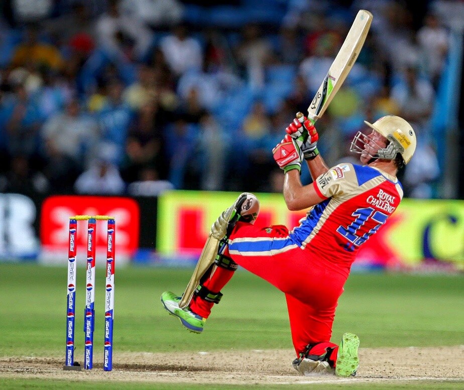  ಎಬಿ ಡಿವಿಲಿಯರ್ಸ್: ಮಿಸ್ಟರ್ 360 ಖ್ಯಾತಿಯ ಎಬಿ ಡಿವಿಲಿಯರ್ಸ್​ಗೆ 30 ಎಸೆತಗಳ ಒಳಗೆ ಶತಕ ಸಿಡಿಸುವುದು ದೊಡ್ಡ ವಿಚಾರವೇನಲ್ಲ. ಆರ್​ಸಿಬಿ ತಂಡದ ಪ್ರಮುಖ ಬ್ಯಾಟ್ಸ್​ಮನ್​ ಆಗಿರುವ ಇವರು ಈ ಹಿಂದೆ 52 ಎಸೆತಗಳಲ್ಲಿ 129 ರನ್ ಚಚ್ಚಿದ್ದರು.