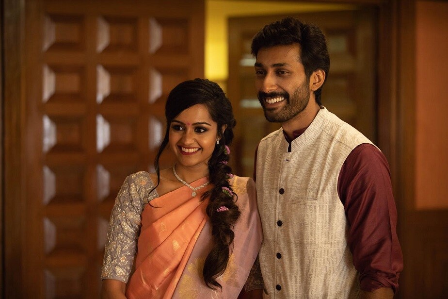 ಮೂಲತಃ ಮೈಸೂರಿನವರಾದ ಇಂಜಿನಿಯರಿಂಗ್ ಪದವೀಧರ ರಿಷಿ ಮದುವೆಯಾಗುತ್ತಿರುವ ಸ್ವಾತಿ ಪರಶುರಾಮನ್ ಕೂಡ ಇಂಜಿನಿಯರಿಂಗ್ ಮಾಡಿದ್ದಾರೆ. ಆದರೆ, ಬರವಣಿಗೆಯತ್ತ ಆಸಕ್ತಿ ಇದ್ದಿದ್ದರಿಂದ ಅದೇ ಕ್ಷೇತ್ರವನ್ನು ಆಯ್ಕೆ ಮಾಡಿಕೊಂಡಿದ್ದಾರೆ. ಮೂಲತಃ ಮೈಸೂರಿನವರಾದ ಇಂಜಿನಿಯರಿಂಗ್ ಪದವೀಧರ ರಿಷಿ ಮದುವೆಯಾಗುತ್ತಿರುವ ಸ್ವಾತಿ ಪರಶುರಾಮನ್ ಕೂಡ ಇಂಜಿನಿಯರಿಂಗ್ ಮಾಡಿದ್ದಾರೆ. ಆದರೆ, ಬರವಣಿಗೆಯತ್ತ ಆಸಕ್ತಿ ಇದ್ದಿದ್ದರಿಂದ ಅದೇ ಕ್ಷೇತ್ರವನ್ನು ಆಯ್ಕೆ ಮಾಡಿಕೊಂಡಿದ್ದಾರೆ.