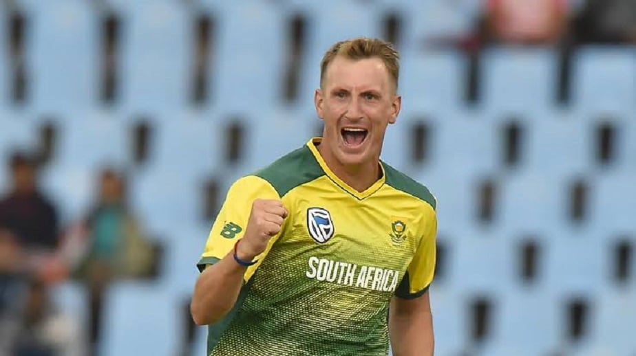  ಆರ್​ಸಿಬಿಗೆ ಆಲ್ರೌಂಡರ್ ಕ್ರಿಸ್ ಮಾರಿಸ್ ಲಭ್ಯತೆ ಇನ್ನೂ ಖಾತ್ರಿಯಾಗಿಲ್ಲ. ಗುರುವಾರ ಸಂಜೆ ಕೆಲಕಾಲ ನೆಟ್ಸ್​​ನಲ್ಲಿ ಬ್ಯಾಟಿಂಗ್, ಬೌಲಿಂಗ್ ಅಭ್ಯಾಸ ಮಾಡಿದ್ದರೂ ಆಡುವರೇ ಎಂಬುದು ಸ್ಪಷ್ಟವಾಗಿಲ್ಲ.