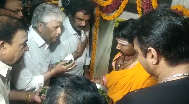 Gandugali Madakri Nayaka Movie Taeam at Chitradurga