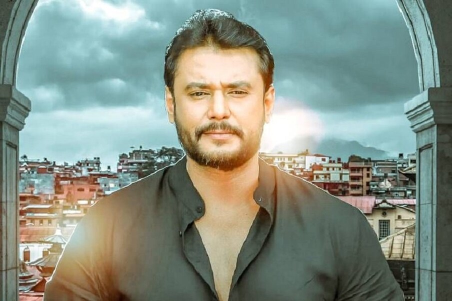  ಚಾಲೆಂಜಿಂಗ್ ಸ್ಟಾರ್ ದರ್ಶನ್ ಅವರ ಹುಟ್ಟುಹಬ್ಬದ ಪಾರ್ಟಿ ವೇಳೆ ಕರ್ತವ್ಯಕ್ಕೆ ನಿಯೋಜನೆಯಾಗಿದ್ದ ಪೊಲೀಸ್ ಕಾನ್​​ಸ್ಟೆಬಲ್​ ಮೇಲೆ ಹಲ್ಲೆ ನಡೆಸಿದ ಅಭಿಮಾನಿಗಳ ವಿರುದ್ಧ ಎಫ್​ಐಆರ್​ ದಾಖಲಿಸಿಕೊಳ್ಳಲಾಗಿದೆ.
