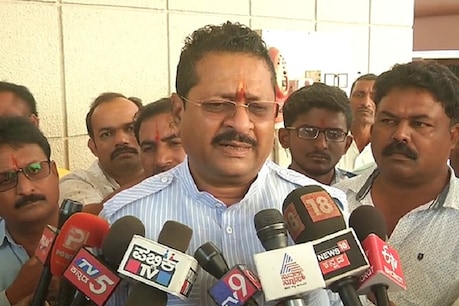 ಬಿಜೆಪಿಯಲ್ಲಿ ಅನುವಂಶಿಕವಾಗಿ ಉತ್ತರಾಧಿಕಾರಿ ನೇಮಕವಾಗಲ್ಲ; ನಮಗೆ ಯಡಿಯೂರಪ್ಪ ಮಾತ್ರ ಸಿಎಂ: ಯತ್ನಾಳ್ ಬಿಜೆಪಿಯಲ್ಲಿ ಅನುವಂಶಿಕವಾಗಿ ಉತ್ತರಾಧಿಕಾರಿ ನೇಮಕವಾಗಲ್ಲ; ನಮಗೆ ಯಡಿಯೂರಪ್ಪ ಮಾತ್ರ ಸಿಎಂ: ಯತ್ನಾಳ್