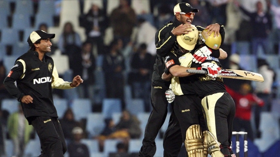  ಸೌರವ್ ಗಂಗೂಲಿ ನೇತೃತ್ವದಲ್ಲಿ 6 ಪಂದ್ಯಗಳನ್ನು ಆಡಿದ್ದ ಉಮರ್ ಗುಲ್ ಕೆಕೆಆರ್ ಪರ  12 ವಿಕೆಟ್​ಗಳನ್ನು ಕಬಳಿಸಿದ್ದರು. ಕಿಂಗ್ಸ್ ಇಲೆವೆನ್ ಪಂಜಾಬ್ ವಿರುದ್ಧದ ಕೊನೆಯ ಪಂದ್ಯದಲ್ಲಿ 23ಕ್ಕೆ 4 ವಿಕೆಟ್ ಉರುಳಿಸಿ ಗಮನ ಸೆಳೆದಿದ್ದರು.