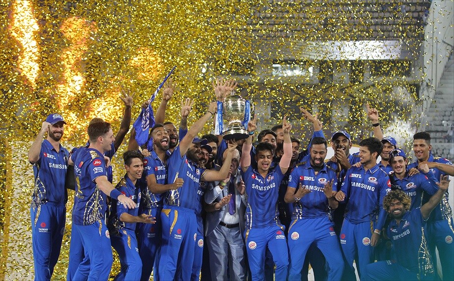  ಇದಕ್ಕೆ ಕಾರಣವನ್ನೂ ತಿಳಿಸಿರುವ ಚೋಪ್ರಾ, ವರ್ಷದಿಂದ ವರ್ಷಕ್ಕೆ ಮುಂಬೈ ಅತ್ಯಂತ ಬಲಿಷ್ಠ ತಂಡವಾಗಿ ಹೊರಹೊಮ್ಮುತ್ತಿದೆ. ಹರಾಜು ಪ್ರಕ್ರಿಯೆ ವೇಳೆ ತಮಗೆ ಬೇಕಾದ ಆಟಗಾರರನ್ನು ಎಷ್ಟೇ ಹಣಕೊಟ್ಟು ಮುಲಾಜಿಲ್ಲದೆ ಪಡೆದುಕೊಳ್ಳುತ್ತಾರೆ ಎಂದು ಹೇಳಿದ್ದಾರೆ.