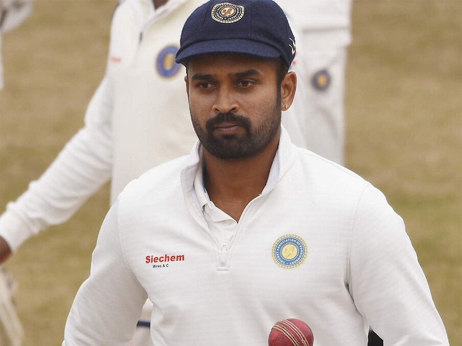  ಕರ್ನಾಟಕದ ಹೆಮ್ಮೆಯ ಬೌಲರ್ ವಿನಯ್ ಕುಮಾರ್ ಅವರು ಪ್ರಥಮ ದರ್ಜೆ ಕ್ರಿಕೆಟ್​ನಲ್ಲಿ 500 ವಿಕೆಟ್​ಗಳನ್ನು ಪಡೆಯುವ ಮೂಲಕ ಚಾರಿತ್ರಿಕ ದಾಖಲೆ ಬರೆದಿದ್ದಾರೆ.