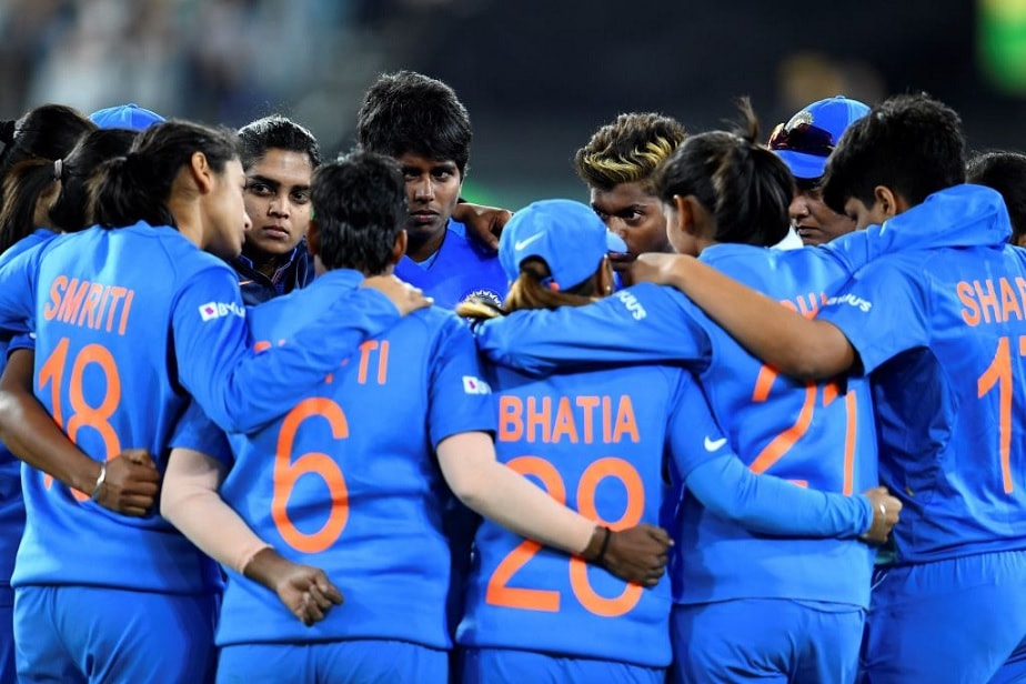 Indian women cricketers return home to Empty airport with no fans cheering.