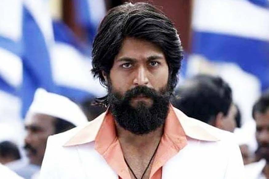 ಇದಕ್ಕೆ ಸಿಟ್ಟಾಗಿದ್ದ ಯಶ್, “ರಮ್ಯಾ ಸದಾ ಮೊಬೈಲ್ನಲ್ಲೇ ಮುಳುಗಿರುತ್ತಿದ್ದರು. ರಿಹರ್ಸಲ್ ಇಲ್ಲದೆ ಅವರ ಟೇಕ್ ಒಕೆ ಆದ ದಾಖಲೆಯೇ ಇಲ್ಲ. ಇಂಥ ನಟಿಯನ್ನು ನಾನೆಂದೂ ಕಂಡೇ ಇಲ್ಲ,” ಎಂದು ನೇರವಾಗಿಯೇ ಹೀಯಾಳಿಸಿದ್ದರು. ಇದಕ್ಕೆ ಸಿಟ್ಟಾಗಿದ್ದ ಯಶ್, “ರಮ್ಯಾ ಸದಾ ಮೊಬೈಲ್ನಲ್ಲೇ ಮುಳುಗಿರುತ್ತಿದ್ದರು. ರಿಹರ್ಸಲ್ ಇಲ್ಲದೆ ಅವರ ಟೇಕ್ ಒಕೆ ಆದ ದಾಖಲೆಯೇ ಇಲ್ಲ. ಇಂಥ ನಟಿಯನ್ನು ನಾನೆಂದೂ ಕಂಡೇ ಇಲ್ಲ,” ಎಂದು ನೇರವಾಗಿಯೇ ಹೀಯಾಳಿಸಿದ್ದರು.