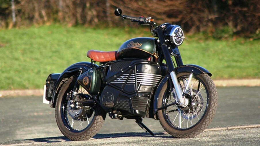  ರಾಯಲ್ ಎನ್‌ಫೀಲ್ಡ್ (Royal Enfield) ಭಾರತದ ಅತ್ಯಂತ ಜನಪ್ರಿಯ ದ್ವಿಚಕ್ರ ವಾಹನ ತಯಾರಕ ಕಂಪೆನಿಗಳಲ್ಲಿ ಒಂದು. ಯುವ ಸಮೂಹದಿಂದ ಹಿಡಿದು ಹಿರಿಯರವರೆಗೂ ಈ ಮೋಟರ್​ಸೈಕಲ್​ ಇಷ್ಟಪಡುತ್ತಾರೆ.