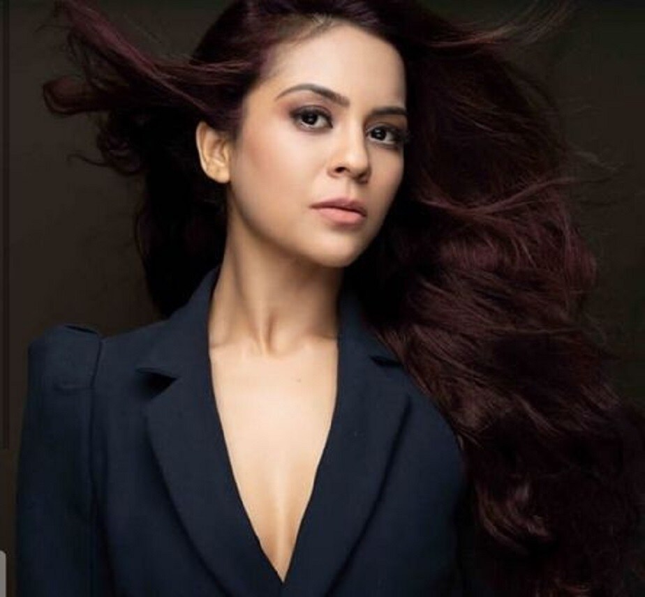 Sana Saeed Student Of The Year 2 Corona Effect: ತಂದೆಯ ಅಂತ್ಯಕ್ರಿಯೆಯಲ್ಲಿ ಭಾಗಿಯಾಗಲು ಆಗದೆ ಕಣ್ಣೀರಿಟ್ಟ ನಟಿ