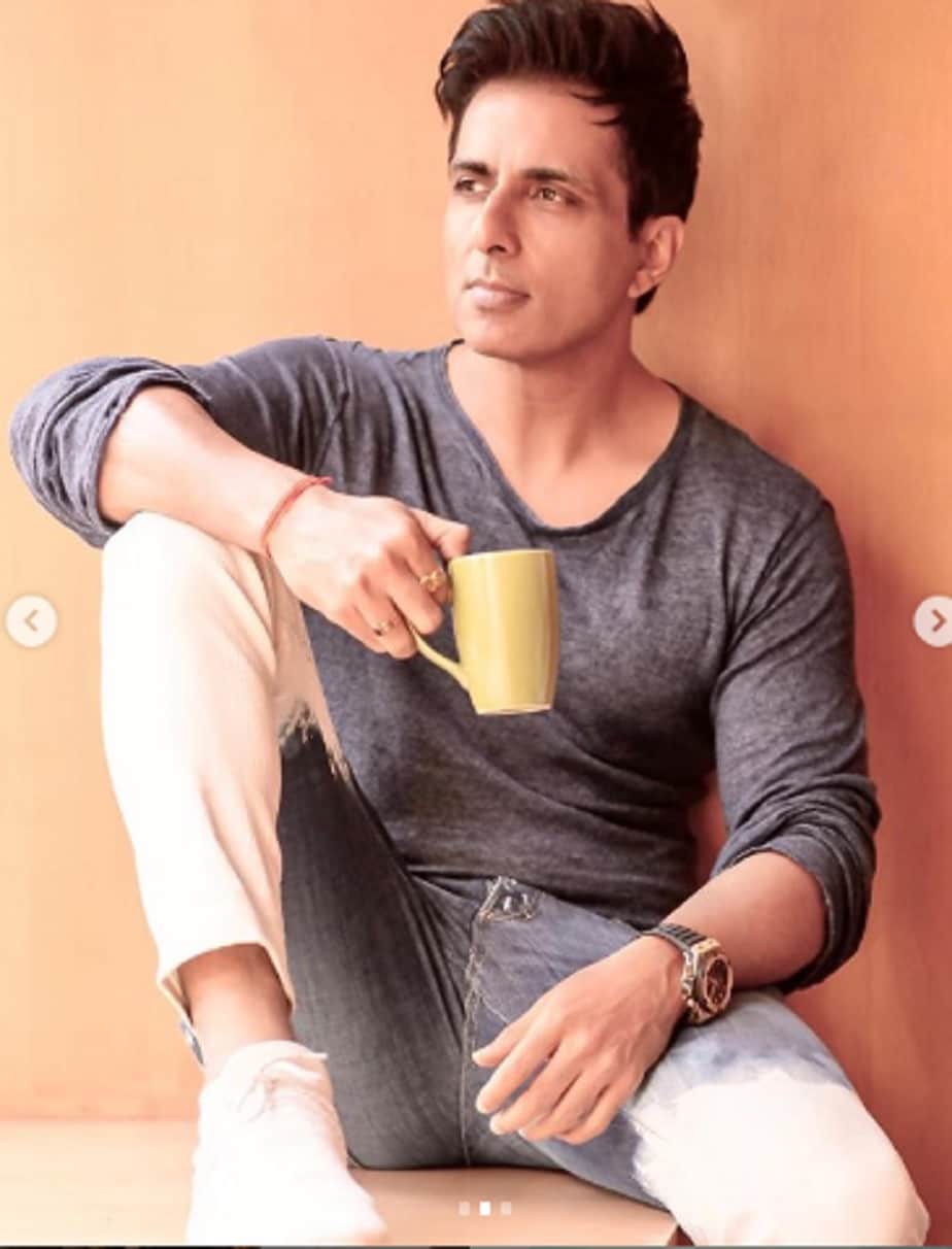 covid 19 sonu sood provides meals to 25000 migrant workers during Ramadan