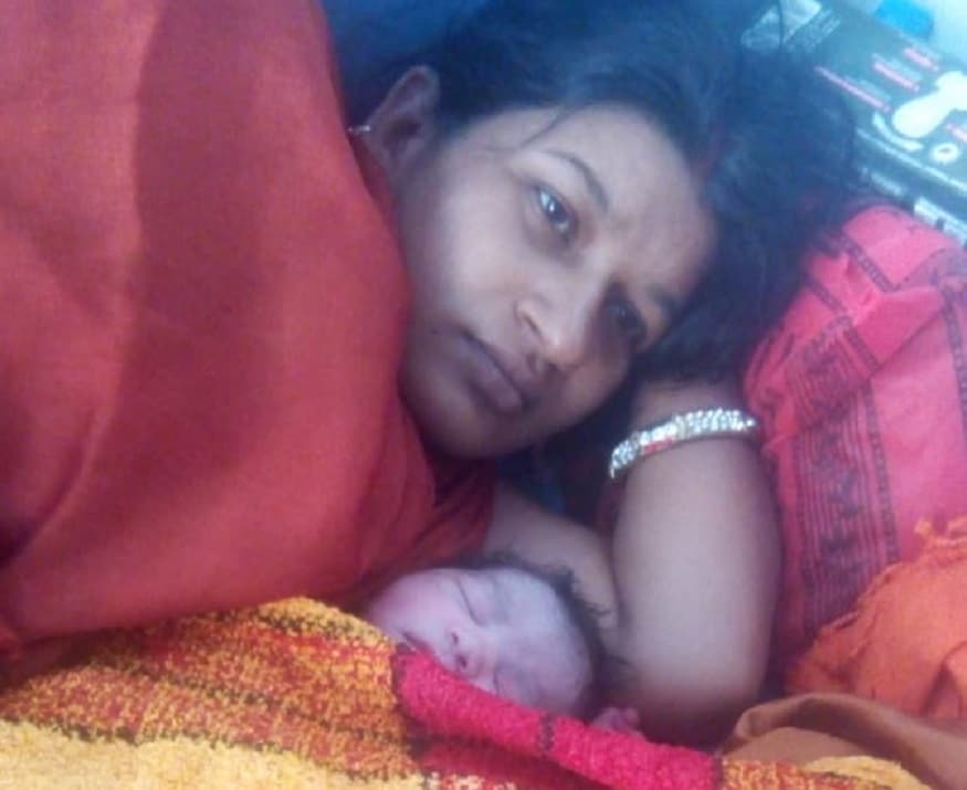 Uttar Pradesh Pregnant Delivered a Baby in Bangalore Shramik Train.