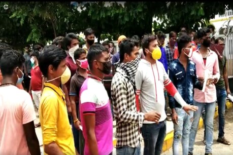 ವಲಸೆ ಕಾರ್ಮಿಕರ ಸಹಾಯಕ್ಕೆ ಬಂದ ಲಾಯರ್ಸ್ - ರೈಲು ಬಸ್ಸು ಬಿಟ್ಟು ವಿಮಾನದಲ್ಲಿ ಊರು ಸೇರ್ತಿದ್ದಾರೆ ವಲಸಿಗರು ವಲಸೆ ಕಾರ್ಮಿಕರ ಸಹಾಯಕ್ಕೆ ಬಂದ ಲಾಯರ್ಸ್ - ರೈಲು ಬಸ್ಸು ಬಿಟ್ಟು ವಿಮಾನದಲ್ಲಿ ಊರು ಸೇರ್ತಿದ್ದಾರೆ ವಲಸಿಗರು