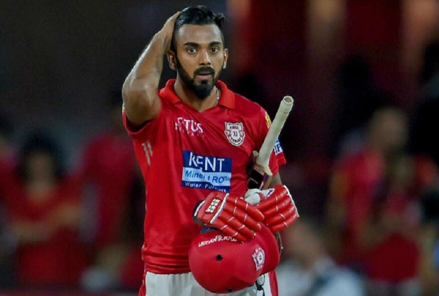  ಇನ್ನು ಟಿ20 ಕ್ರಿಕೆಟ್ ಪಂದ್ಯವೊಂದರಲ್ಲಿ ಅತ್ಯಧಿಕ ರನ್ ಬಾರಿಸಿದ 4ನೇ ನಾಯಕ ಎನಿಸಿಕೊಂಡರು. ಅಲ್ಲದೆ ಏಷ್ಯಾದ ಮೊದಲ ಕ್ರಿಕೆಟಿಗ ಎಂಬ ಹೆಗ್ಗಳಿಕೆ ಪಡೆದರು.