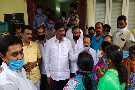 ಅರಣ್ಯ ಅಧಿಕಾರಿಗಳಿಂದ ನೊಂದ ರೈತರ ಬೆನ್ನಿಗೆ ನಿಂತ ಸಂಸದ ಡಿ ಕೆ ಸುರೇಶ್