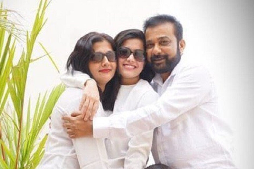 ಟಾಲಿವುಡ್ ಹಾಗೂ ಸ್ಯಾಂಡಲ್ವುಡ್ನಲ್ಲಿ ಕಡಿಮೆ ಸಮಯದಲ್ಲೇ ತಾರಾ ವರ್ಚಸ್ಸನ್ನು ಪಡೆದುಕೊಂಡ ನಟಿ ರಶ್ಮಿಕಾ ಮಂದಣ್ಣ.
