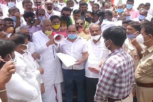 ರಾಜ್ಯ ಸರ್ಕಾರದ ವಿರುದ್ಧ ರೈತರು ಹಮ್ಮಿಕೊಂಡಿದ್ದ ಹೋರಾಟದಲ್ಲಿ ಪಾಲ್ಗೊಂಡ ಕಾಗೋಡು ತಿಮ್ಮಪ್ಪ.