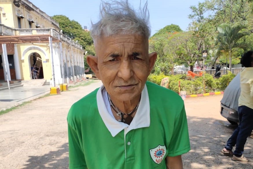Mysuru Lockdown: because of Corona Lockdown Uttar Pradesh Man who Begging in Mysore returned back to his Home.
