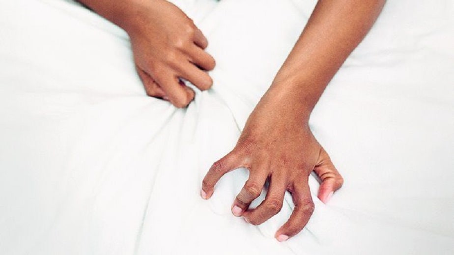  ಹೃದಯದ ಆರೋಗ್ಯ ಕಾಪಾಡಿಕೊಳ್ಳಬಹುದು: ಇತ್ತೀಚೆಗೆ ಹೃದಯಾಘಾತದಿಂದ ಮೃತಪಡುತ್ತಿರುವವರ ಸಂಖ್ಯೆ ಹೆಚ್ಚಿದೆ. ಹೃದಯದ ಬಗ್ಗೆ ಕಾಳಜಿ ವಹಿಸಬೇಕು ಎಂದರೆ ಅನೇಕರು ಕುರುಕಲು ತಿಂಡಿಯನ್ನು ತ್ಯಜಿಸಿರುತ್ತಾರೆ. ಹಣ್ಣು ಹಂಪಲು ಸೇವನೆ ಮಾಡುತ್ತಾರೆ.