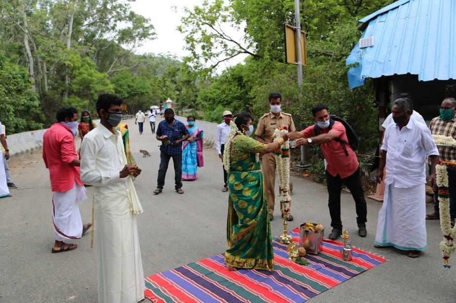 News18 Kannada - New Couple Got Married in Kerala Tamil ...