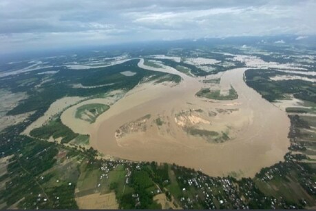 Assam Flood: ಅಸ್ಸಾಂ ಪ್ರವಾಹಕ್ಕೆ 76 ಬಲಿ; ಊರಿಗೆ ಊರೇ ಮುಳುಗಡೆ, 50ಕ್ಕೂ ಹೆಚ್ಚು ಕಾಡುಪ್ರಾಣಿಗಳು ಜಲಸಮಾಧಿ Assam Flood: ಅಸ್ಸಾಂ ಪ್ರವಾಹಕ್ಕೆ 76 ಬಲಿ; ಊರಿಗೆ ಊರೇ ಮುಳುಗಡೆ, 50ಕ್ಕೂ ಹೆಚ್ಚು ಕಾಡುಪ್ರಾಣಿಗಳು ಜಲಸಮಾಧಿ