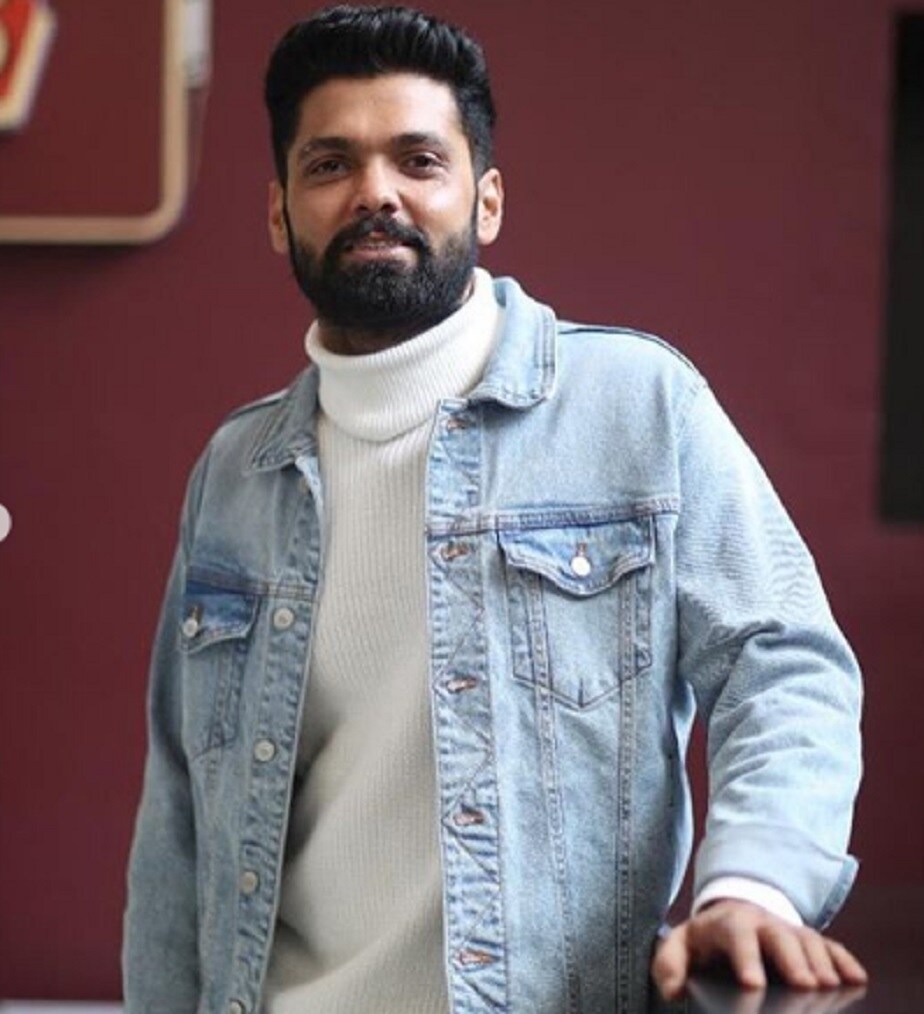 ಹೌದು, ಲಾಕ್ಡೌನ್ನಲ್ಲಿ ತಮ್ಮ ಬಹುನಿರೀಕ್ಷಿತ ಸಿನಿಮಾ 'ಪುಣ್ಯಕೋಟಿ'ಯ ಕಥೆ ಬರೆಯುತ್ತಿದ್ದ ಶೆಟ್ರು ಈಗ ಅದಕ್ಕೆ ಬ್ರೇಕ್ ಕೊಟ್ಟಿದ್ದಾರಂತೆ.