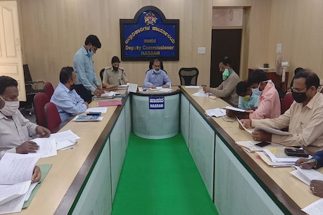 ಬಾಲ್ಯ ವಿವಾಹ ಮಾಡುವವರ ವಿರುದ್ಧ ಕಟ್ಟುನಿಟ್ಟಿನ ಕ್ರಮ ಜರುಗಿಸಿ: ಜಿಲ್ಲಾಧಿಕಾರಿ ಆರ್.ಗಿರೀಶ್ ಸೂಚನೆ ಬಾಲ್ಯ ವಿವಾಹ ಮಾಡುವವರ ವಿರುದ್ಧ ಕಟ್ಟುನಿಟ್ಟಿನ ಕ್ರಮ ಜರುಗಿಸಿ: ಜಿಲ್ಲಾಧಿಕಾರಿ ಆರ್.ಗಿರೀಶ್ ಸೂಚನೆ