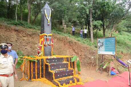 ವೀರಪ್ಪನ್ ಕಾರ್ಯಕ್ಷೇತ್ರದಲ್ಲಿ ಹುತಾತ್ಮ ಪೊಲೀಸರಿಗೆ ಐತಿಹಾಸಿಕ ಸ್ಮಾರಕ ವೀರಪ್ಪನ್ ಕಾರ್ಯಕ್ಷೇತ್ರದಲ್ಲಿ ಹುತಾತ್ಮ ಪೊಲೀಸರಿಗೆ ಐತಿಹಾಸಿಕ ಸ್ಮಾರಕ