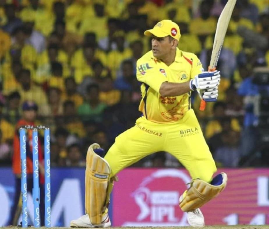  ಇದು ಪರಿಣಾಮಕಾರಿಯಾಗದಿದ್ದರೇ ಹಿಂದಿನ ಬಲದ ಮೇಲೆ ನಂಬಿಕಯಿಡುತ್ತೇನೆ. ಇದಕ್ಕೆ ಫಾಫ್ ಡು ಪ್ಲೇಸಿಸ್ ಕೂಡ ಹೊಂದಿಕೊಂಡಿದ್ದಾರೆ. ಸ್ಕ್ವೇರ್ ಲೆಗ್ ಅನ್ನು ನಿರ್ಲಕ್ಷಿಸಿ ಮತ್ತು ಲಾಂಗ್-ಆನ್ ಮತ್ತು ಲಾಂಗ್-ಆಫ್ ಕಡೆಗೆ ಬ್ಯಾಟ್ಸ್​ಮನ್​ಗಳು ಹೆಚ್ಚು ಗಮನ ಹರಿಸಿದರು ಎಂದು ಪಂದ್ಯದ ನಂತರ ಧೋನಿ ಹೇಳಿದರು.