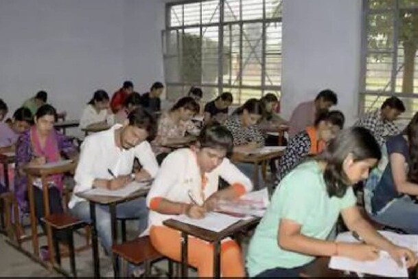 SSLC Exam 2021: ಎಸ್​ಎಸ್​ಎಲ್​ಸಿ ಪರೀಕ್ಷೆ ಮುಂದೂಡಿಕೆ: ಸಚಿವ ಸುರೇಶ್​ ಕುಮಾರ್​ ಆದೇಶ